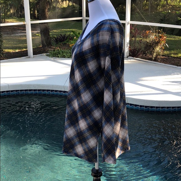 🆕 Gorgeous Blue Plaid V-Neck Top. M-L - Picture 6 of 7